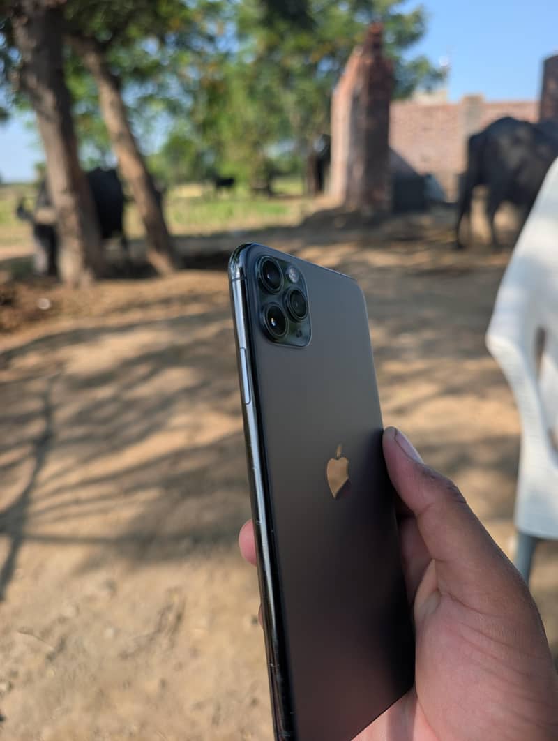 Apple iPhone 11 Pro Max 6