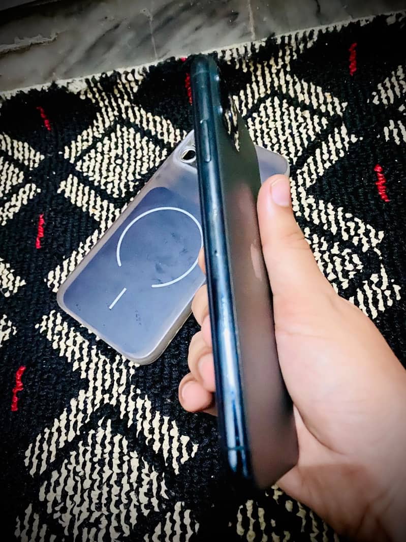 Apple iPhone 11 Pro Max 4