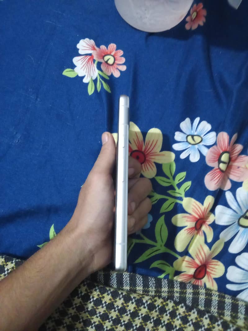 Google Pixel 7a 5