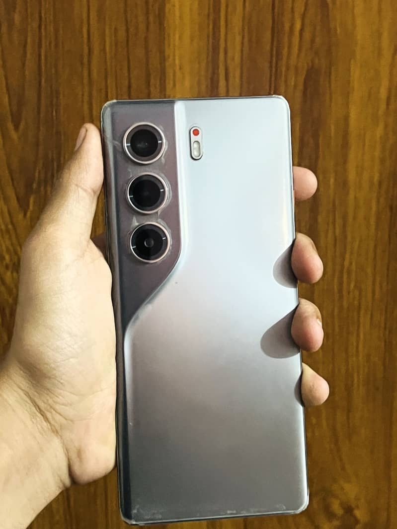 Tecno camon 40pro 0