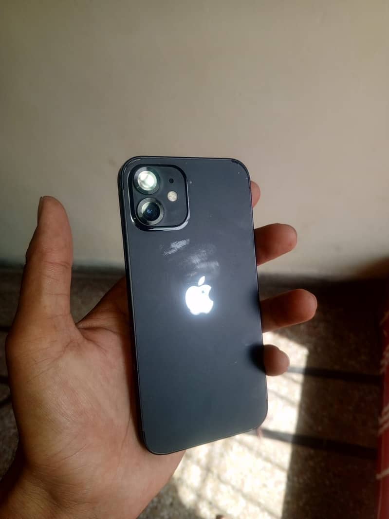 Apple iPhone 12 4