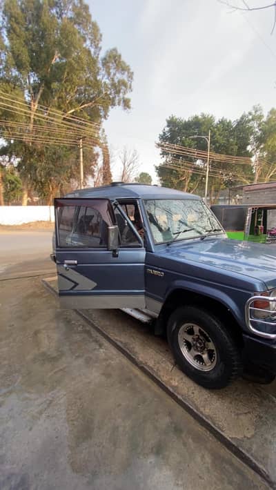 Mitsubishi Pajero 1990