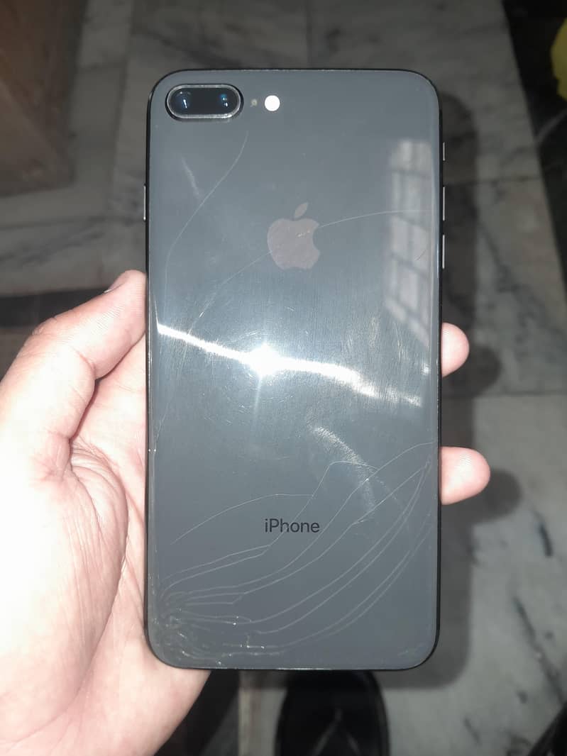 Apple iPhone 8 Plus 3
