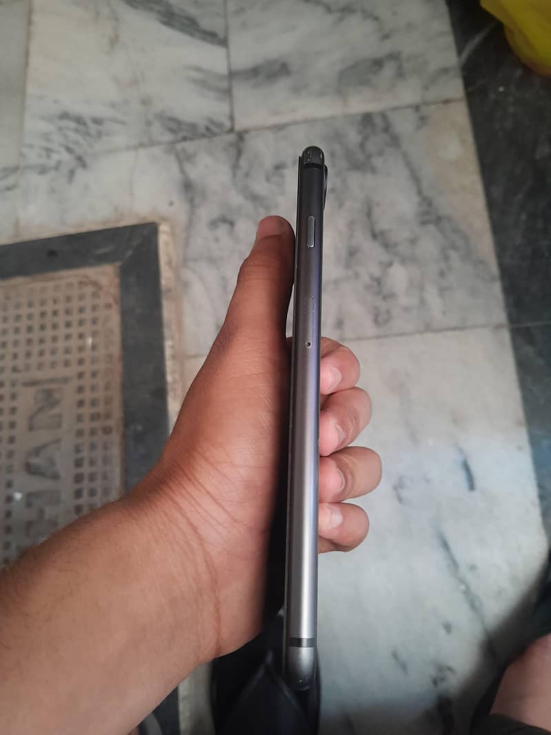 Apple iPhone 8 Plus 4