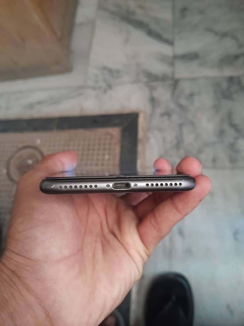 Apple iPhone 8 Plus 5