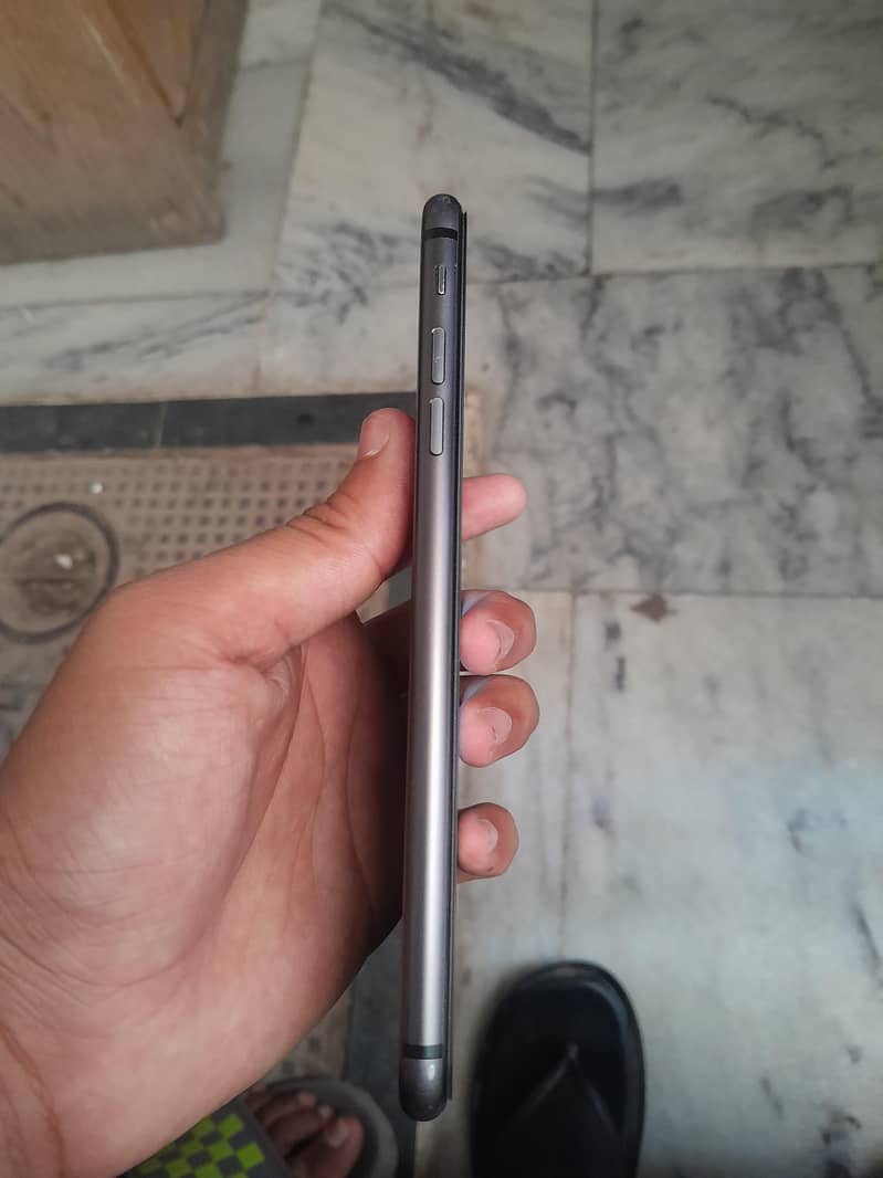 Apple iPhone 8 Plus 6