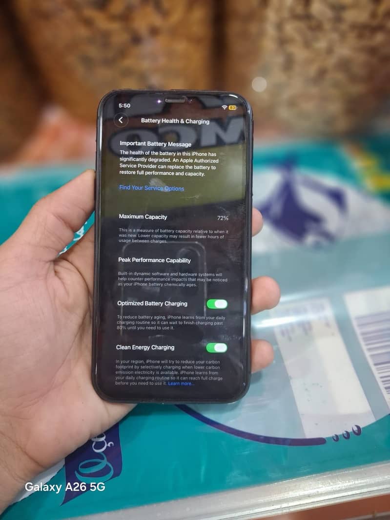 Apple iPhone 11 4