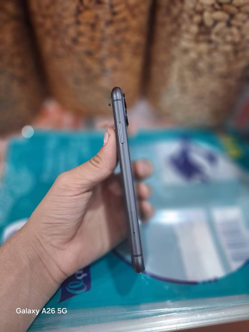 Apple iPhone 11 7