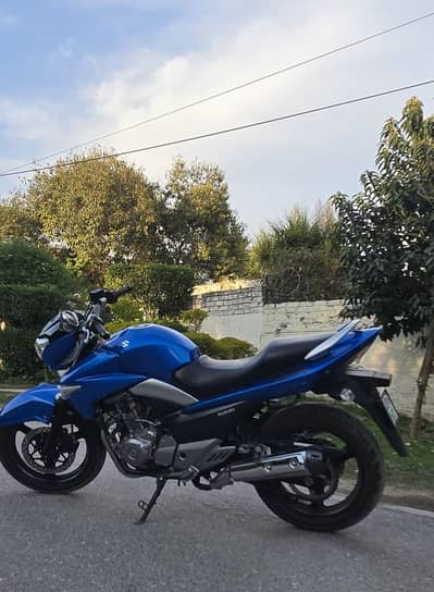 Suzuki Inazuma 250 ( like brand new)