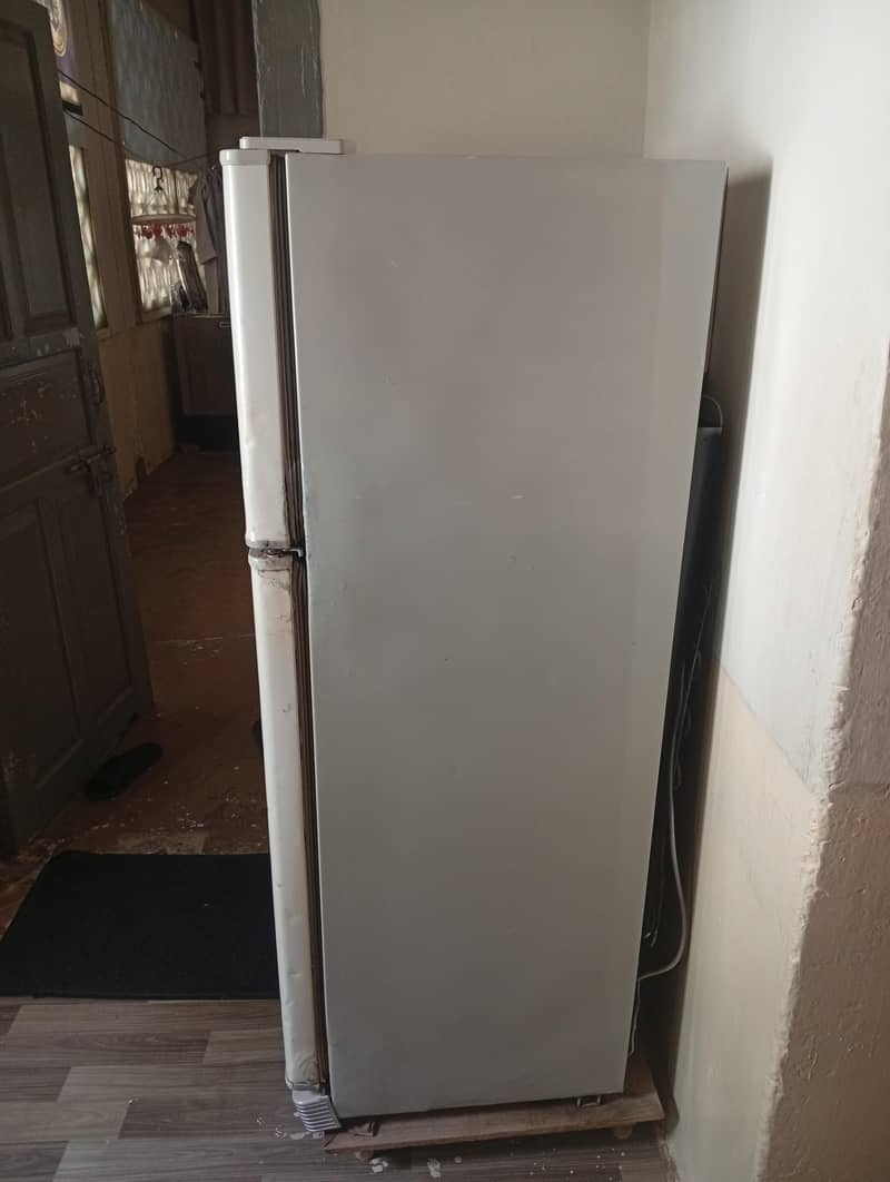 Dawlance medium size fridge 6