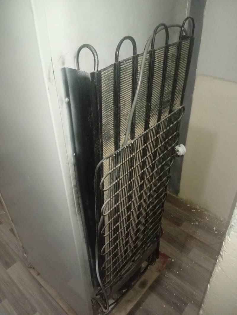 Dawlance medium size fridge 7