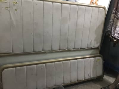 Furniture / All bed set used just 8 months