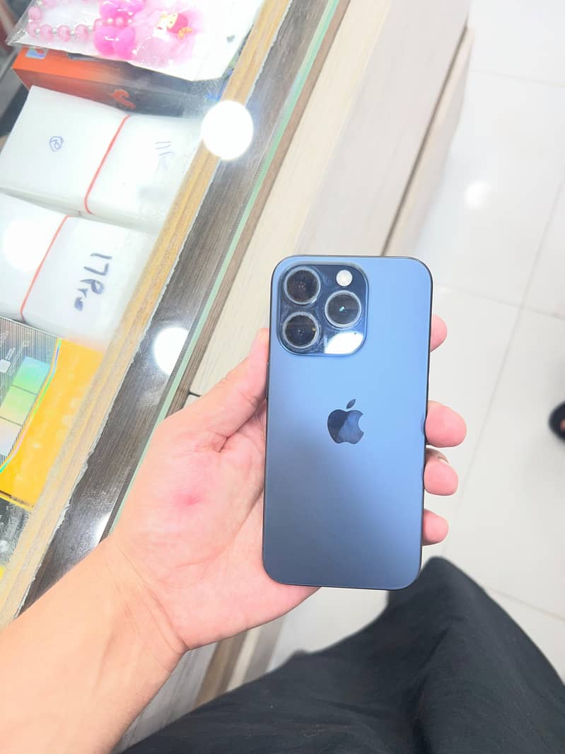 Apple iPhone 15 2
