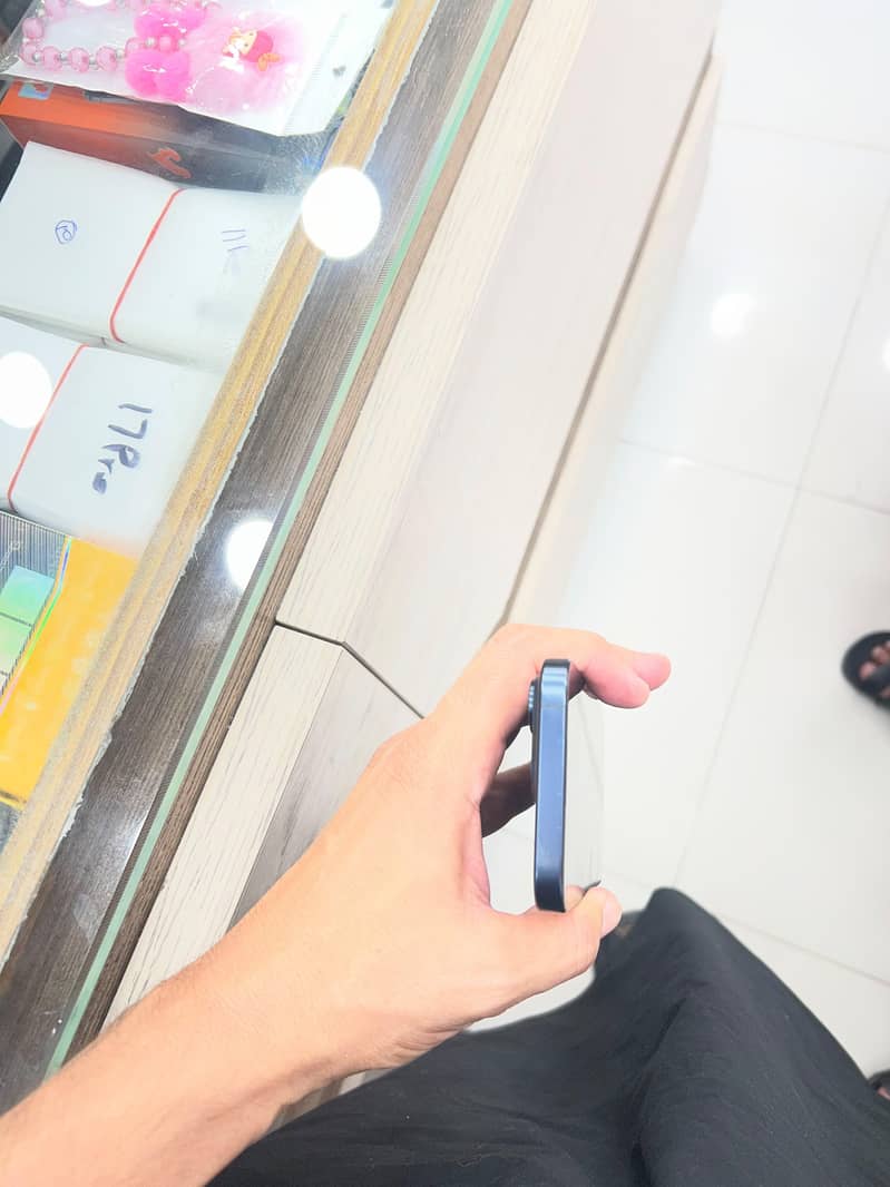 Apple iPhone 15 3