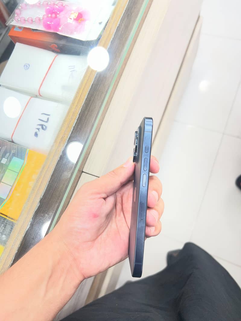 Apple iPhone 15 8
