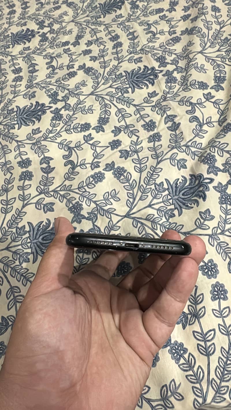 Apple iPhone XR 1