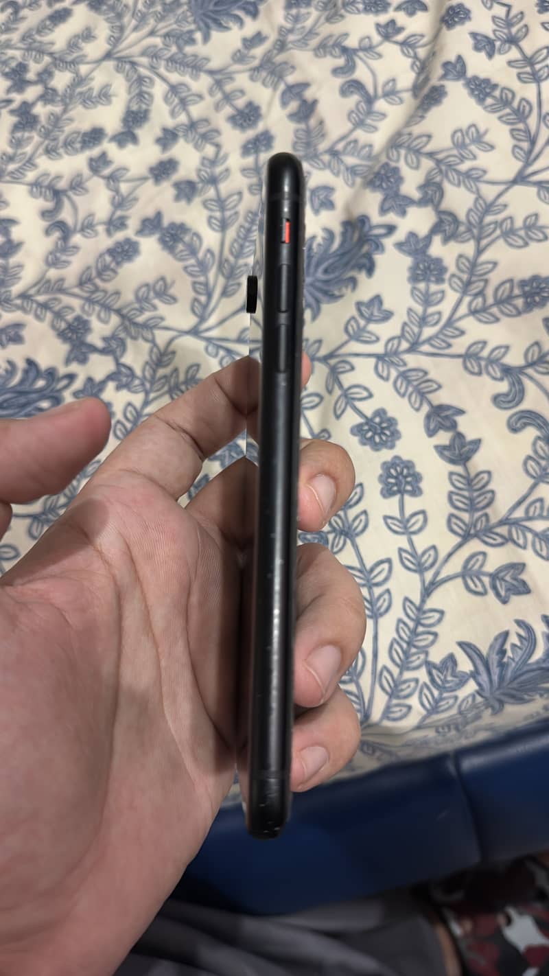Apple iPhone XR 4