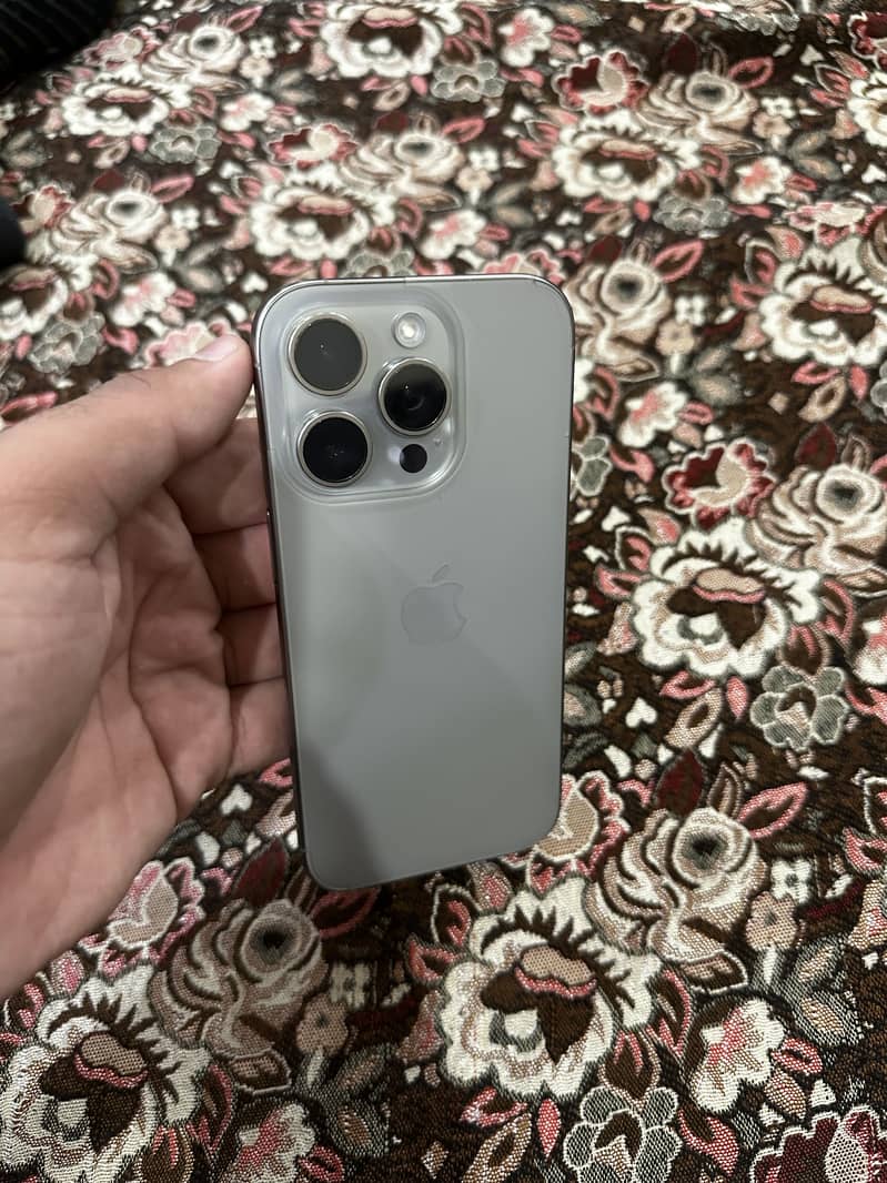 Apple iPhone 16 Pro 3
