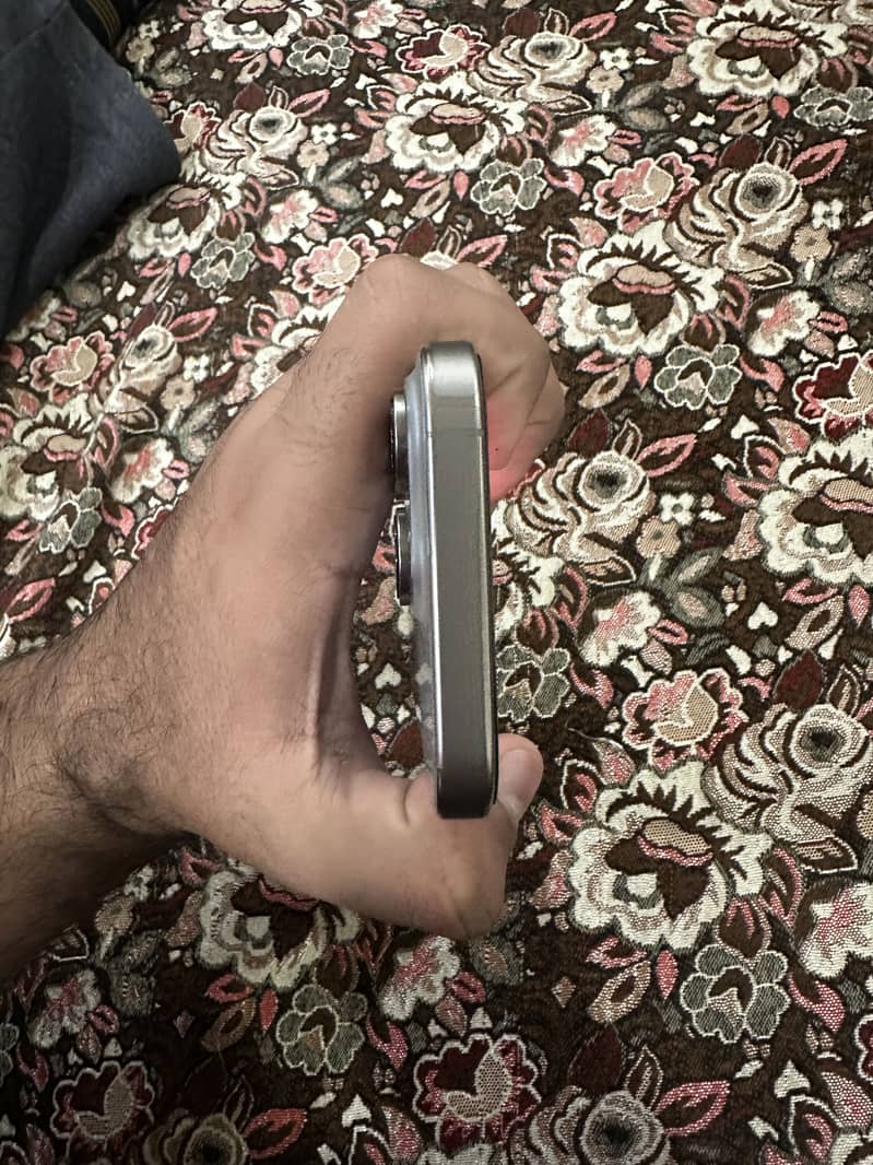 Apple iPhone 16 Pro 6