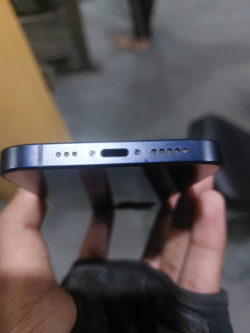 Apple iPhone 13 2
