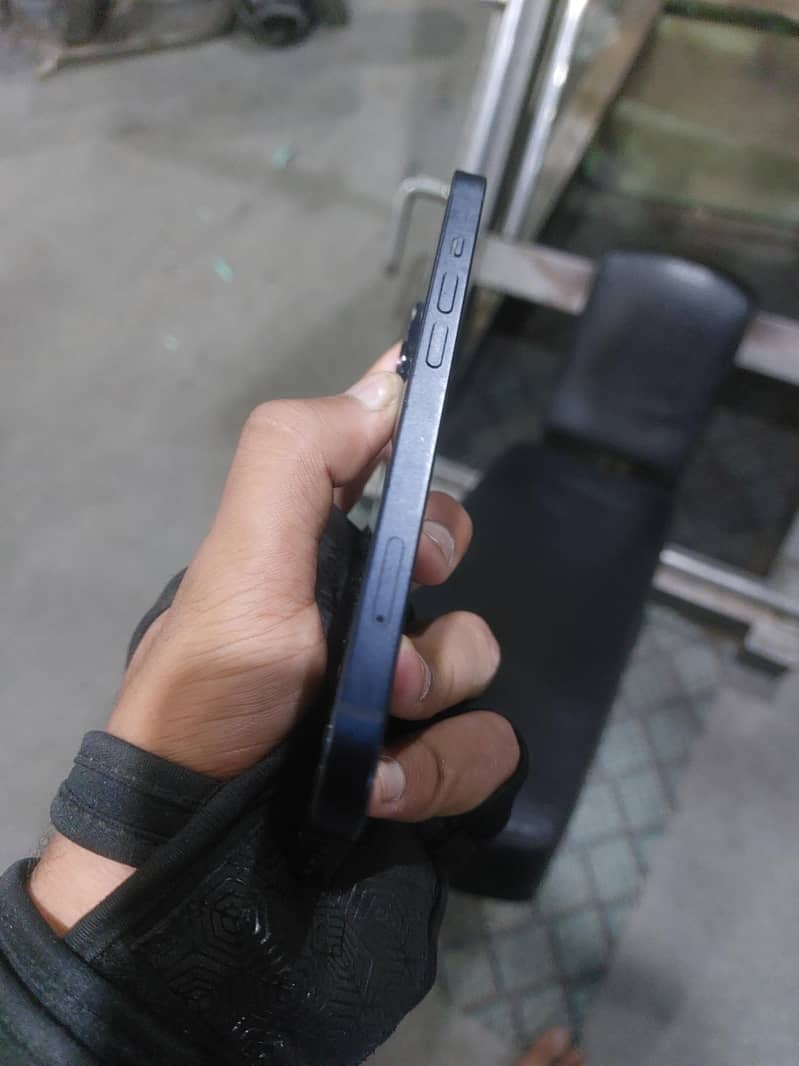 Apple iPhone 13 3