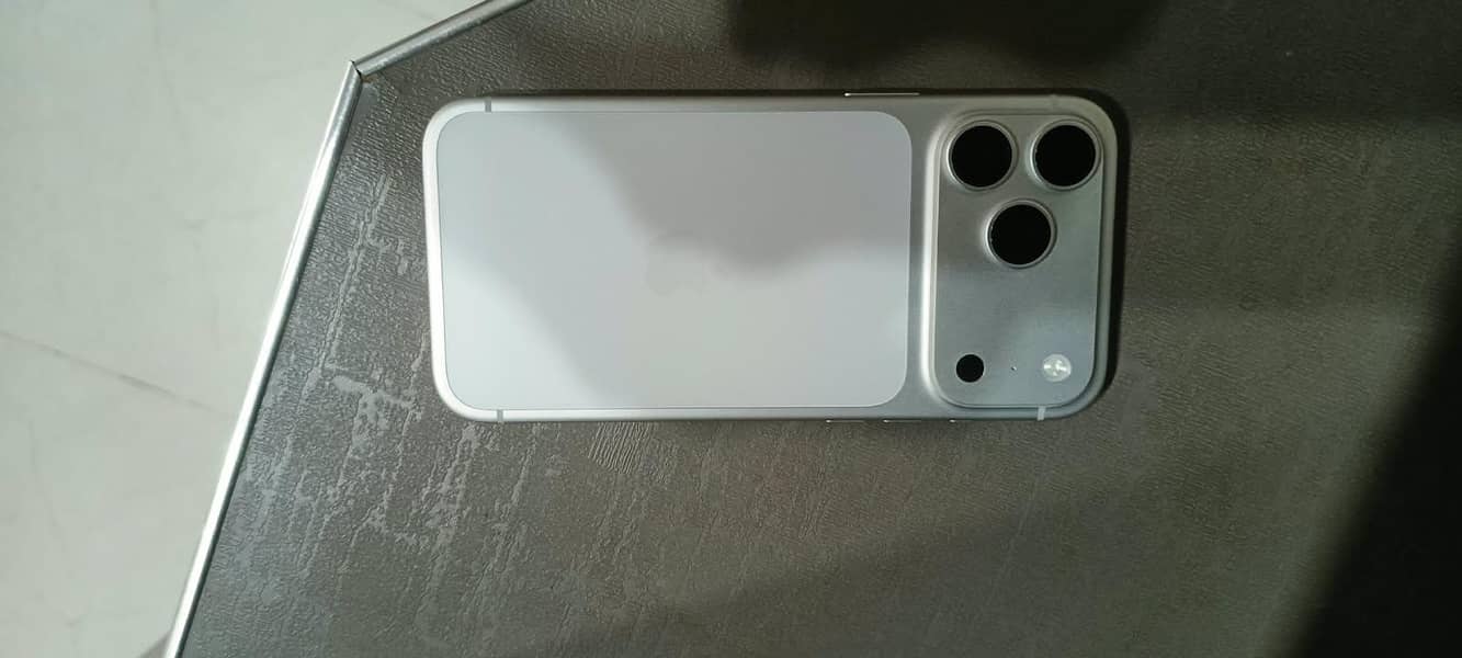 Apple iPhone 17 Pro Max 0