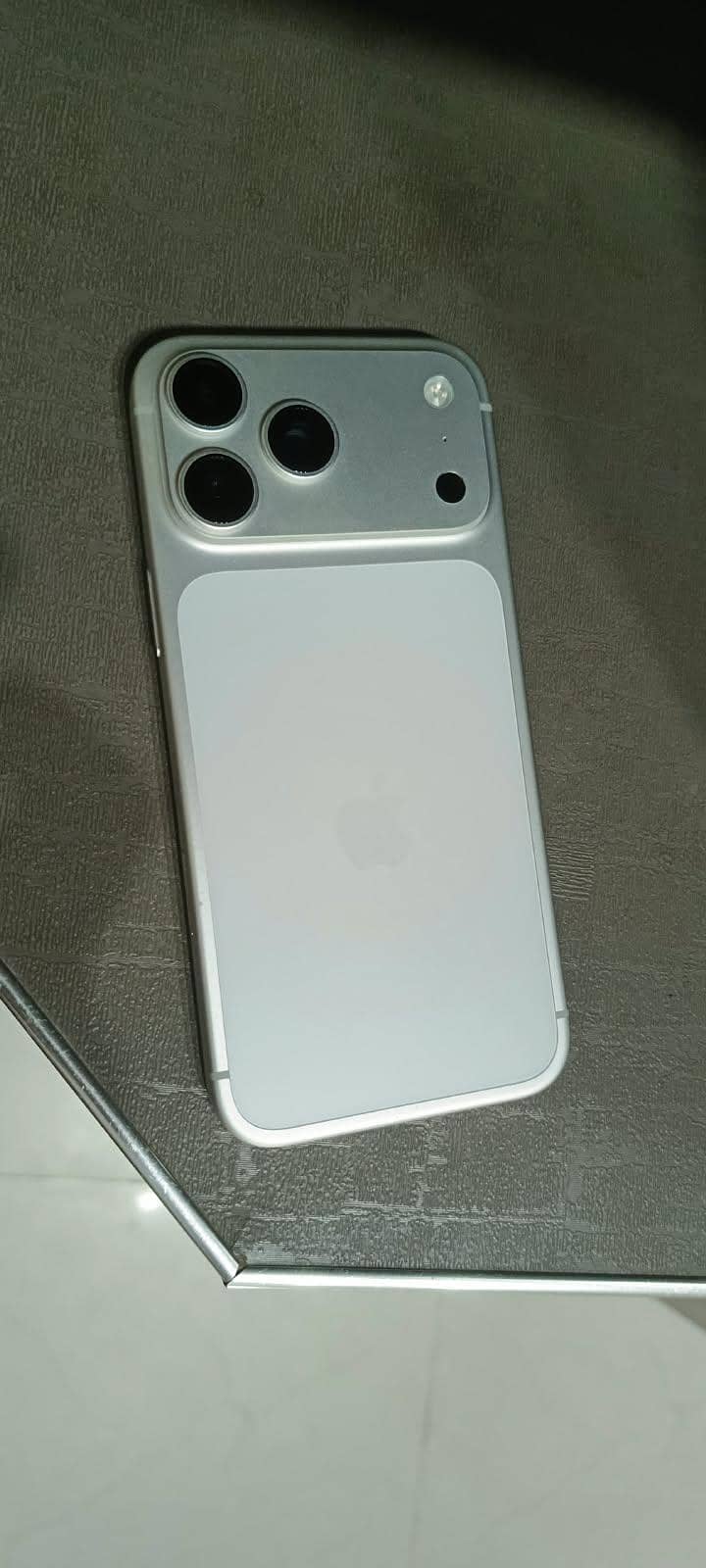 Apple iPhone 17 Pro Max 1
