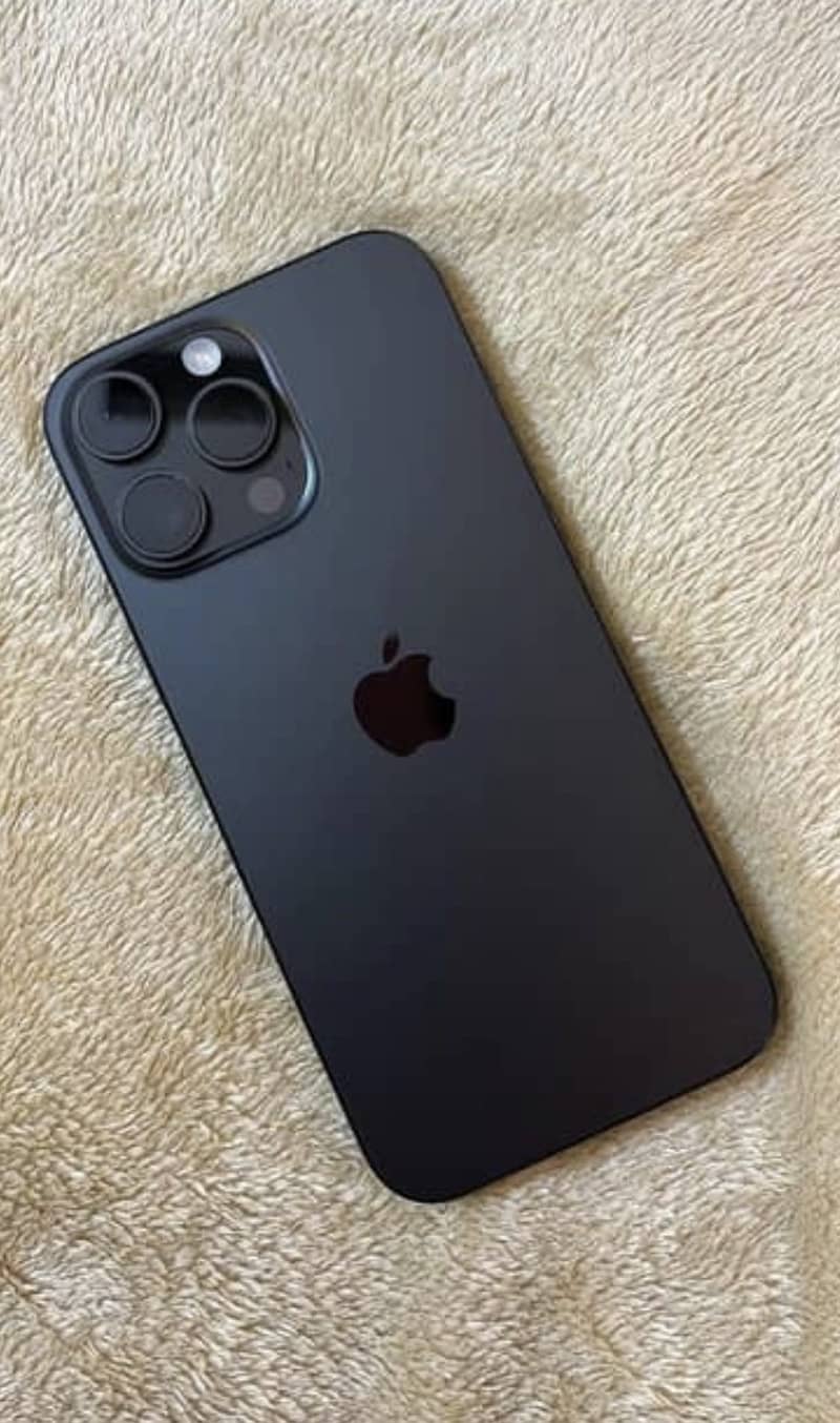 Apple iPhone 16 Pro Max 1