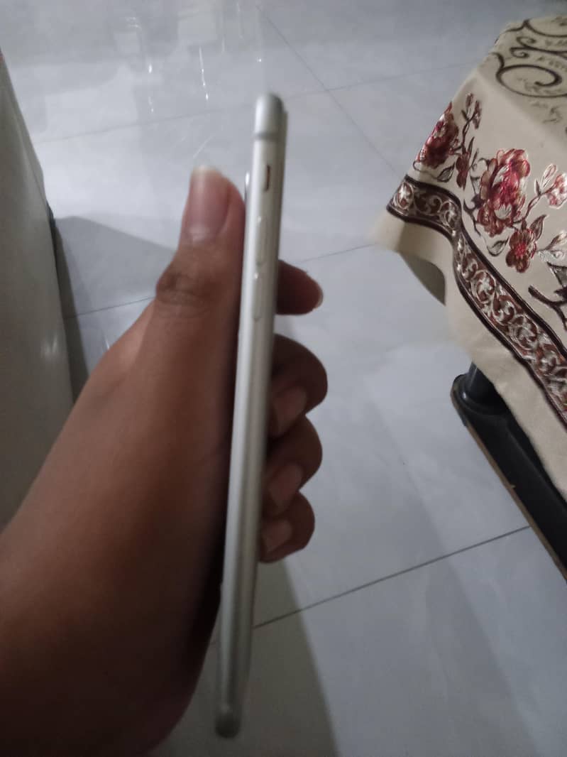 Apple iPhone 8 Plus 3
