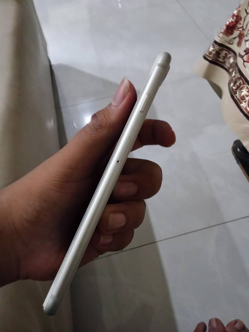 Apple iPhone 8 Plus 5