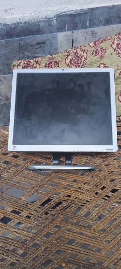 HP L1910
