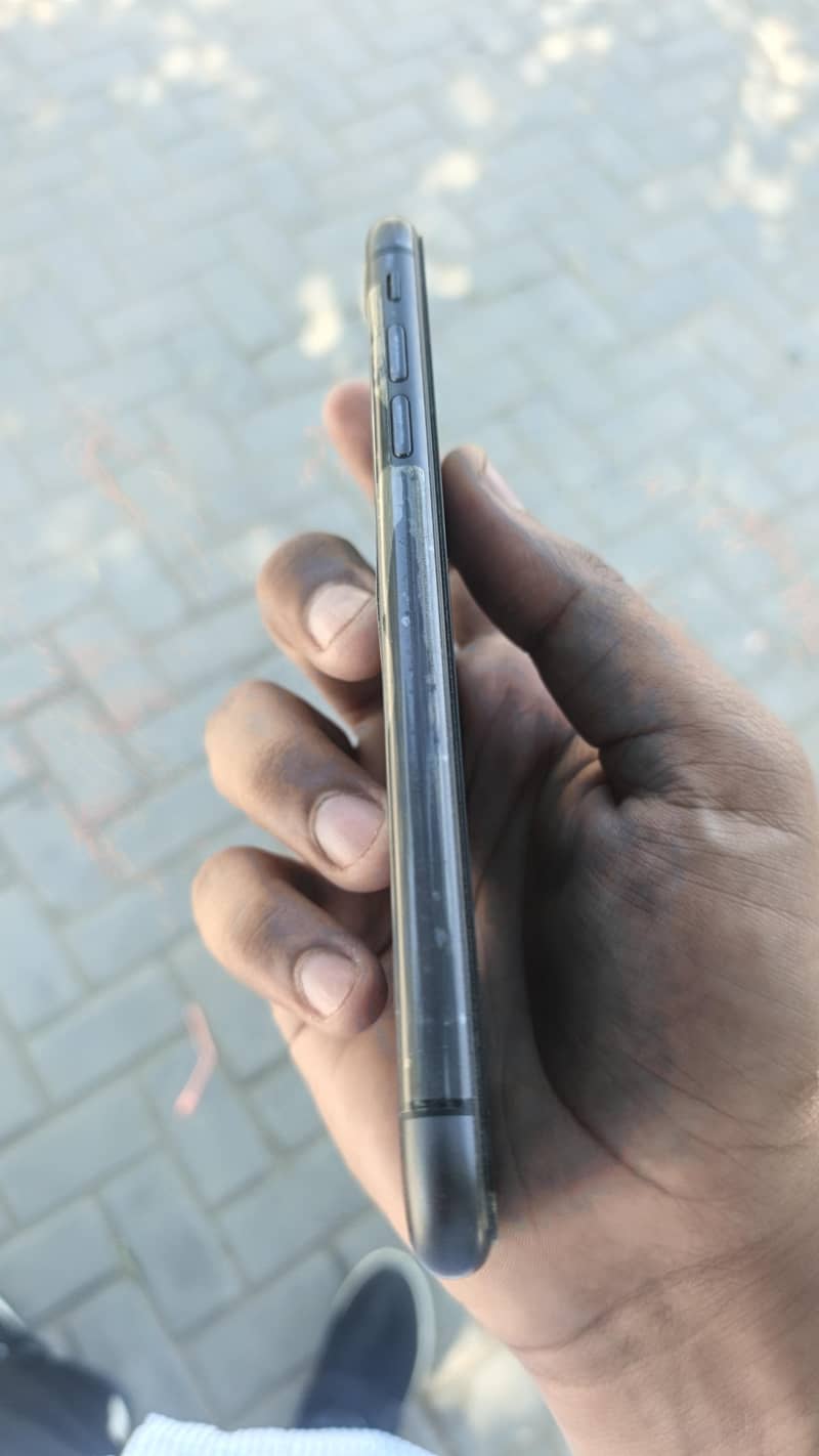 Apple iPhone 11 3