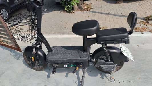 Evee Flipper Electric Scooter – Almost New, Very Lightly Used