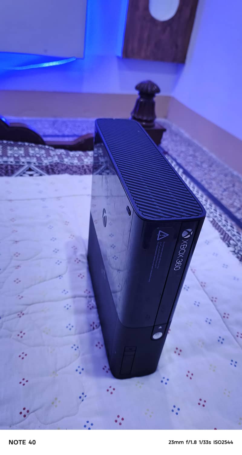 X BOX 360 E SLIM MODEL 4