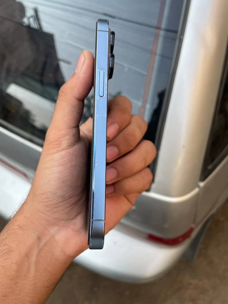 Apple iPhone 13 Pro 2