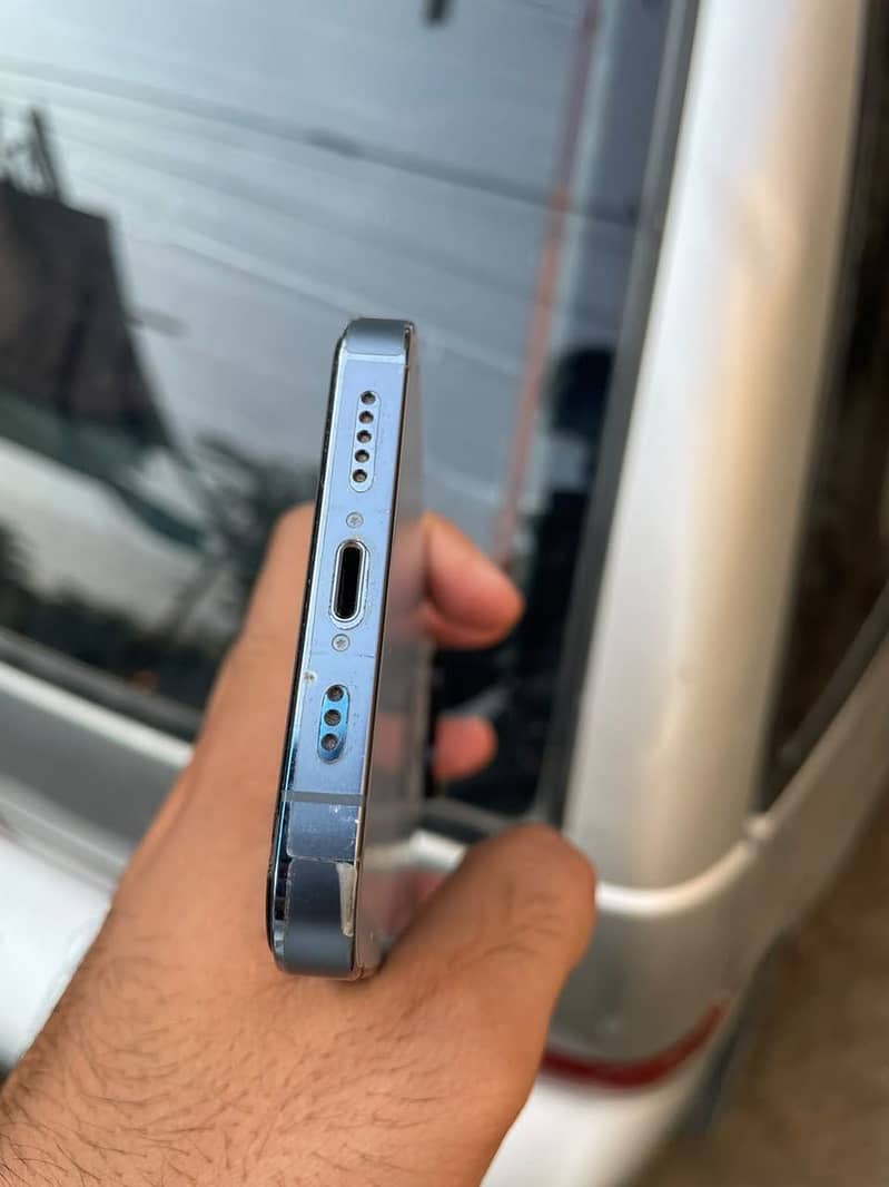 Apple iPhone 13 Pro 4