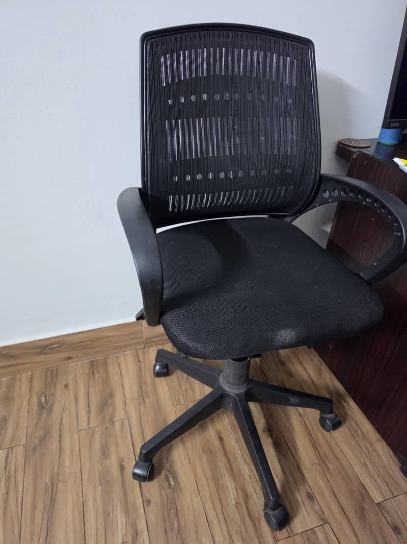black computer chair 1