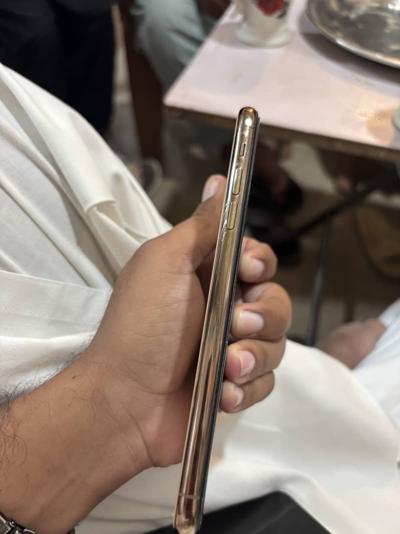 Apple iPhone 11 Pro Max 1