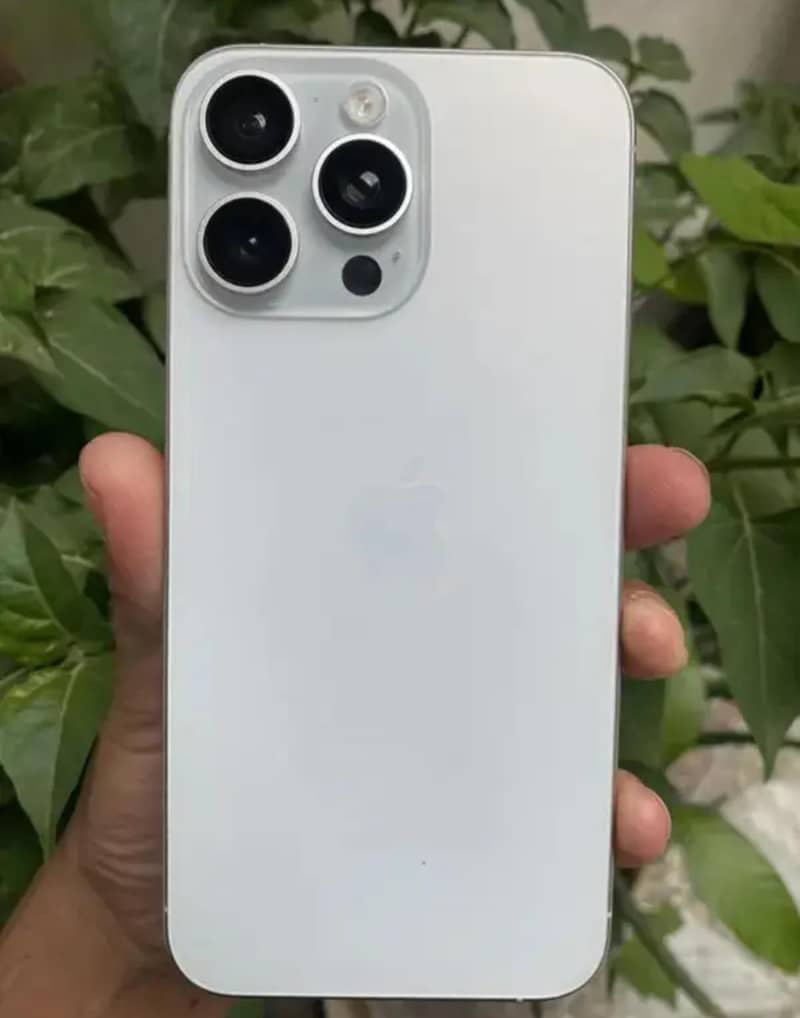 Apple iPhone 15 Pro Max 0