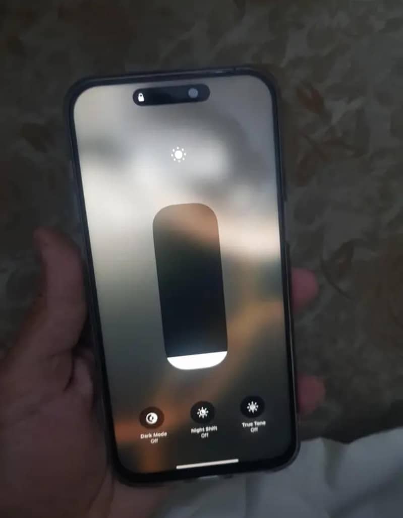 Apple iPhone 15 Pro Max 4