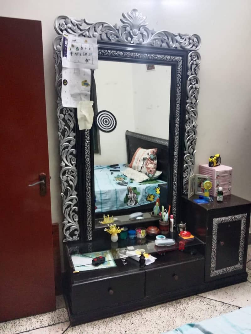Dressing Table 0