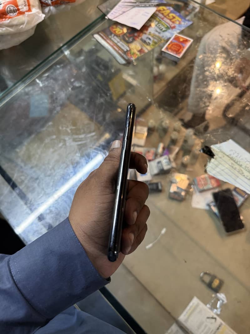 Apple iPhone X 3
