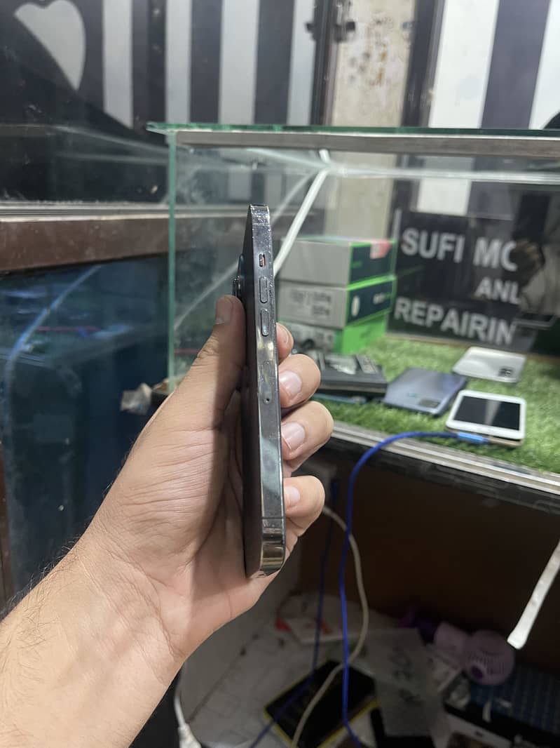 Apple iPhone 13 Pro 4