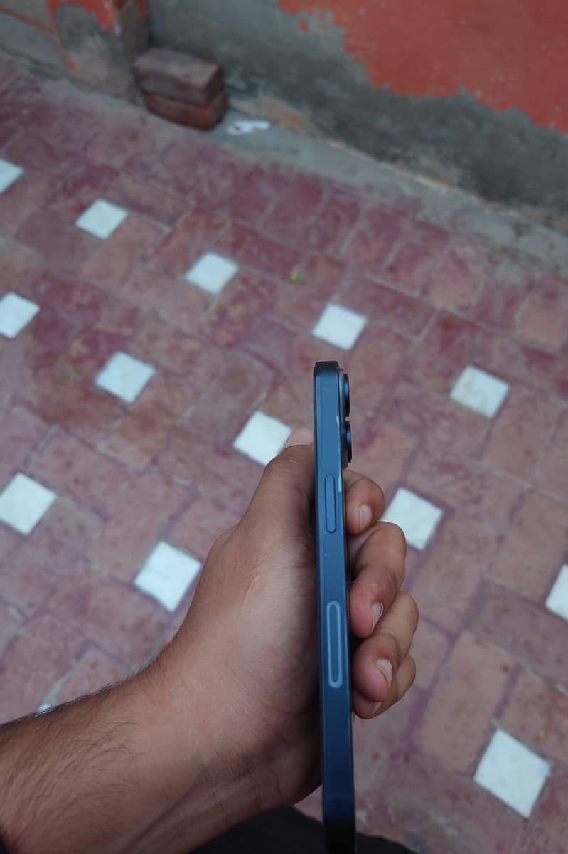 Apple iPhone 14 3