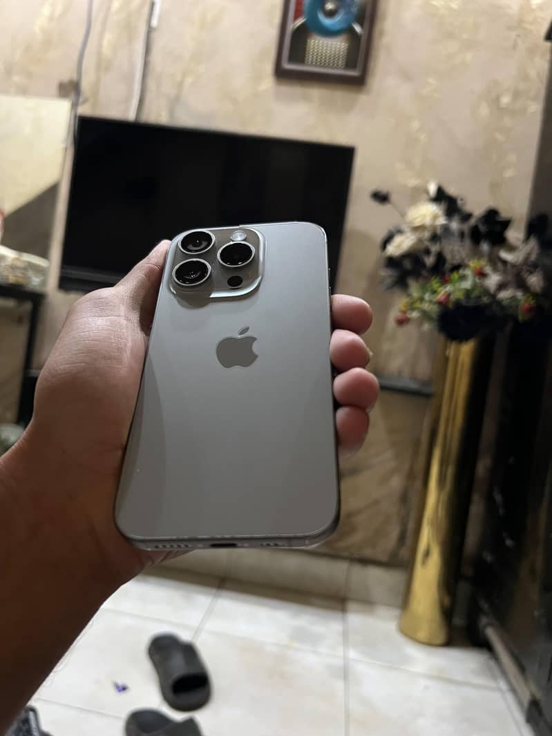 Apple iPhone 15 Pro 0