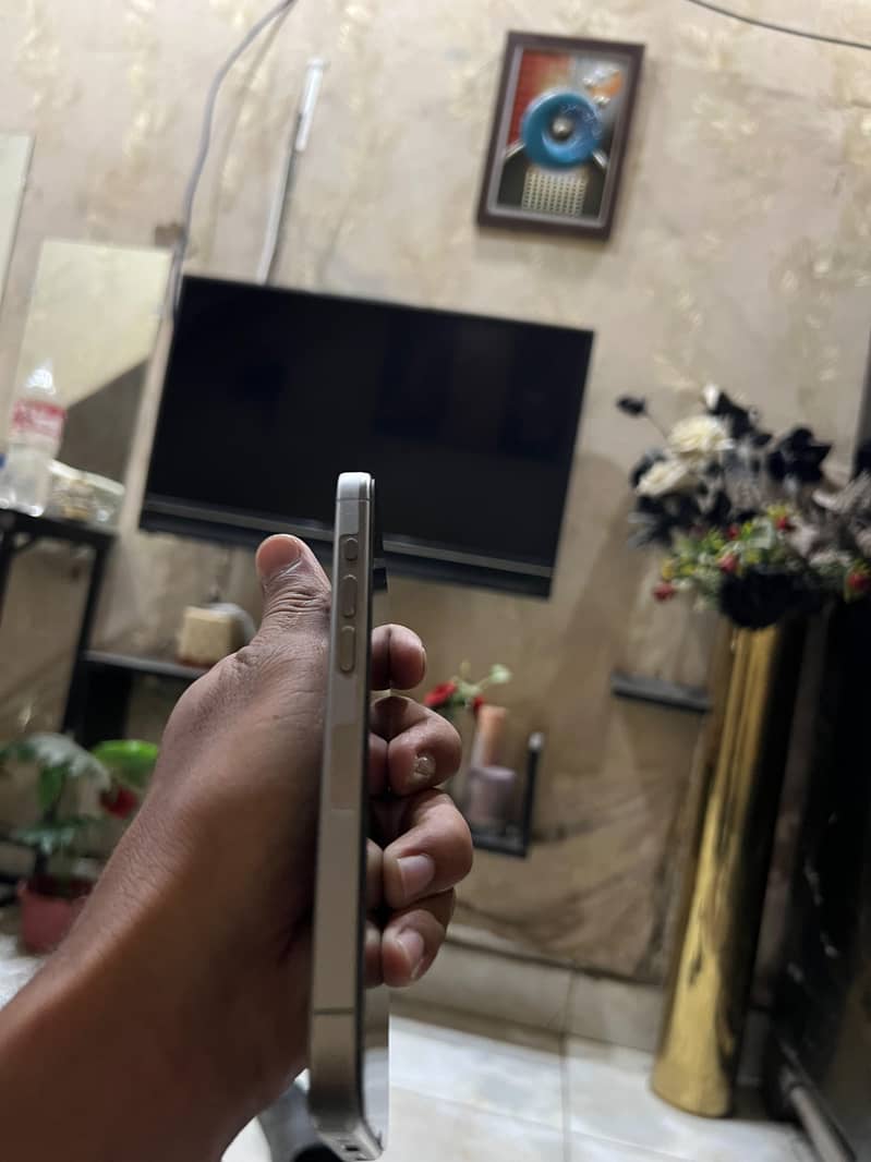 Apple iPhone 15 Pro 2