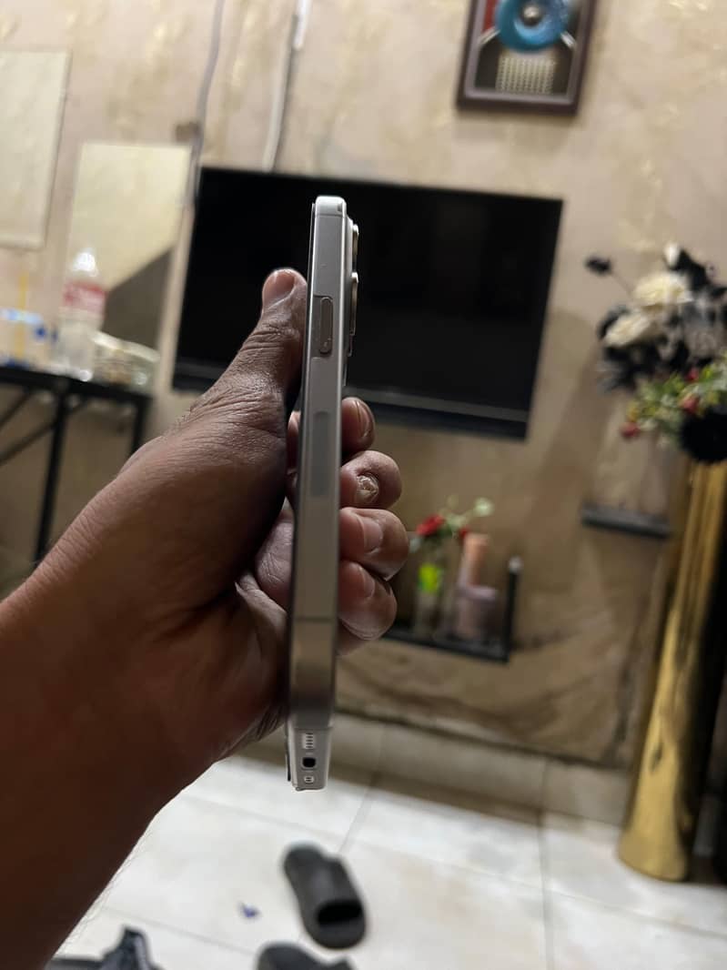 Apple iPhone 15 Pro 3