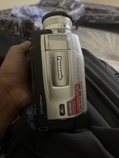 10/10.   Charger naahi ha