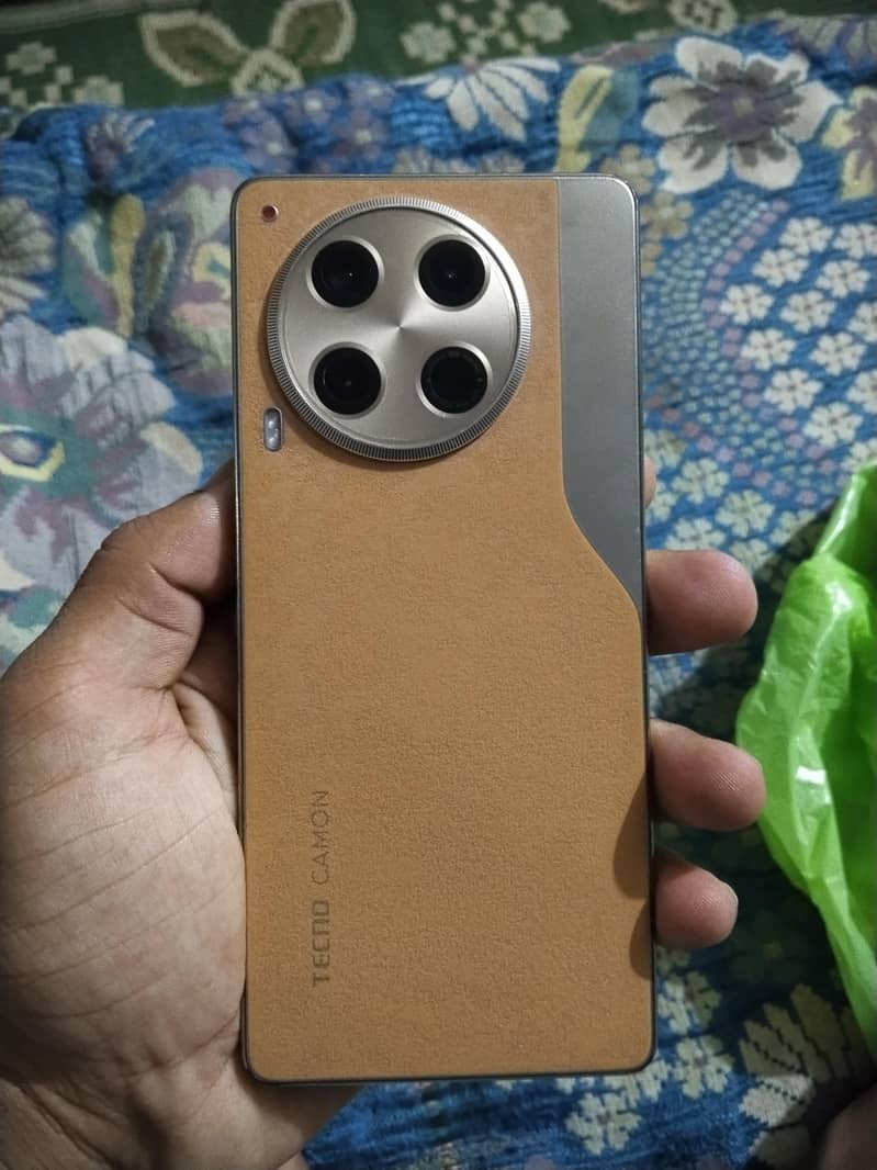 Tecno CAMON 30 0