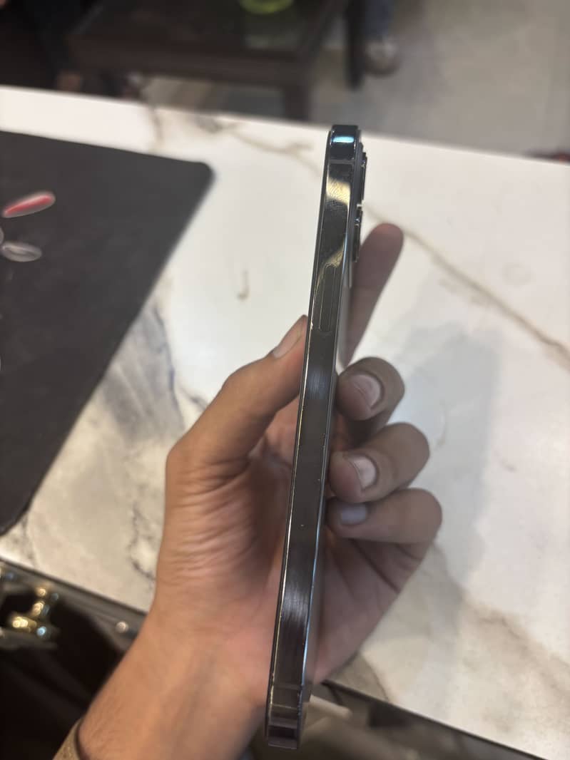 Apple iPhone 12 Pro Max 4